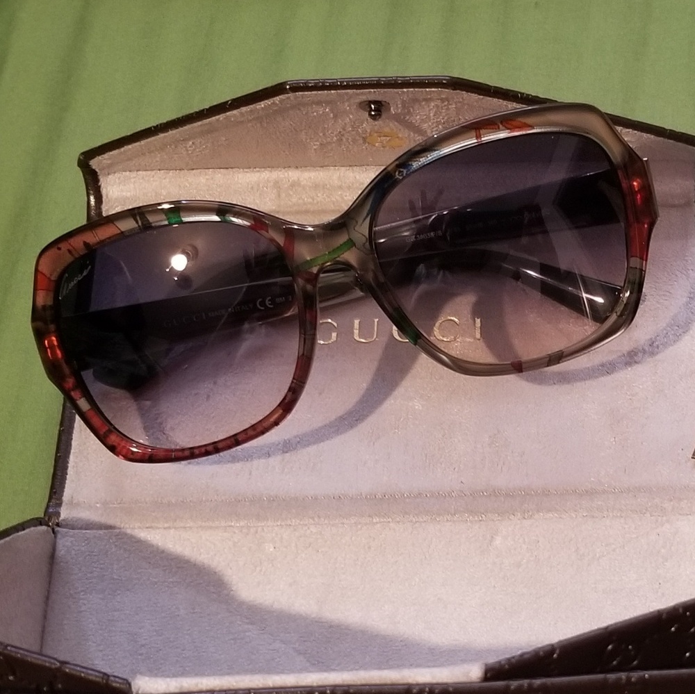 Authentic Gucci sunglasses 🎅🌲
